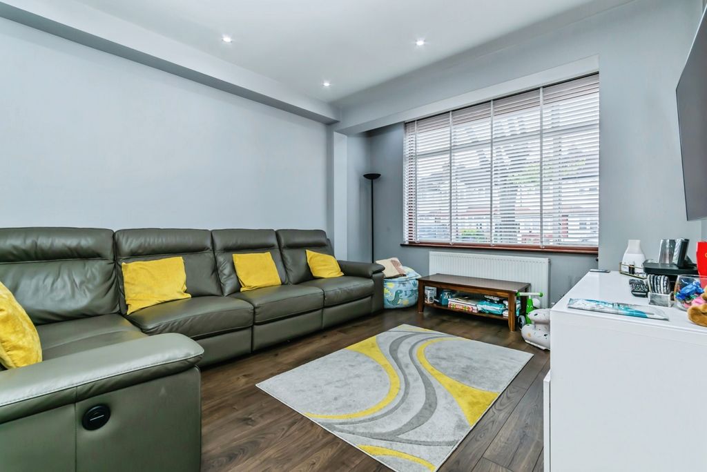 Property photo 2 of 21 Pbox-Img.Jpg