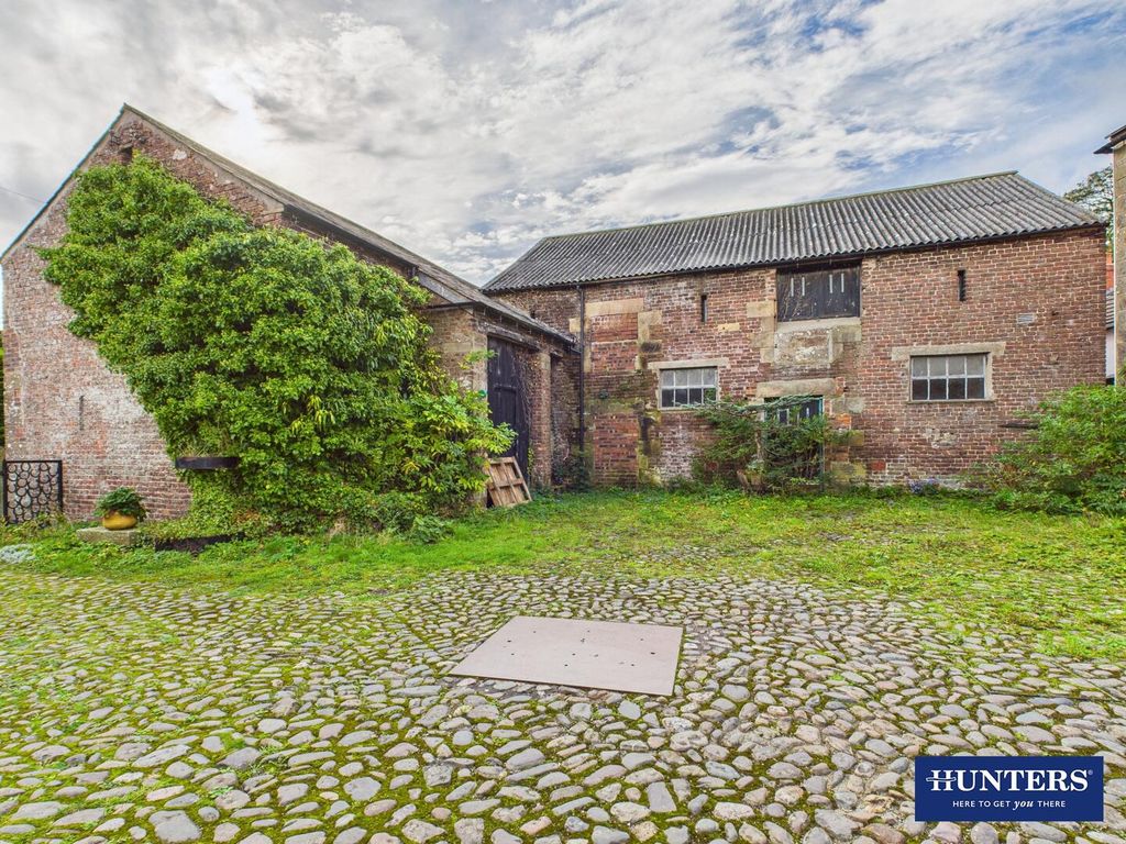 Property photo 2 of 39 Rear Of The Barns