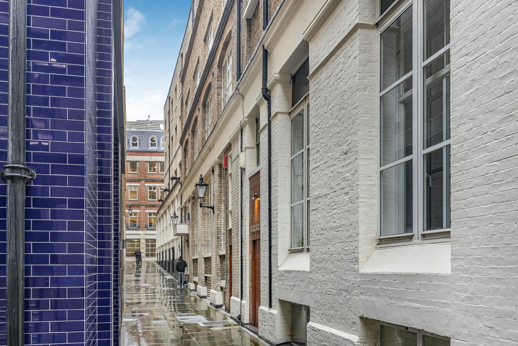 Property photo 1 of 8 External