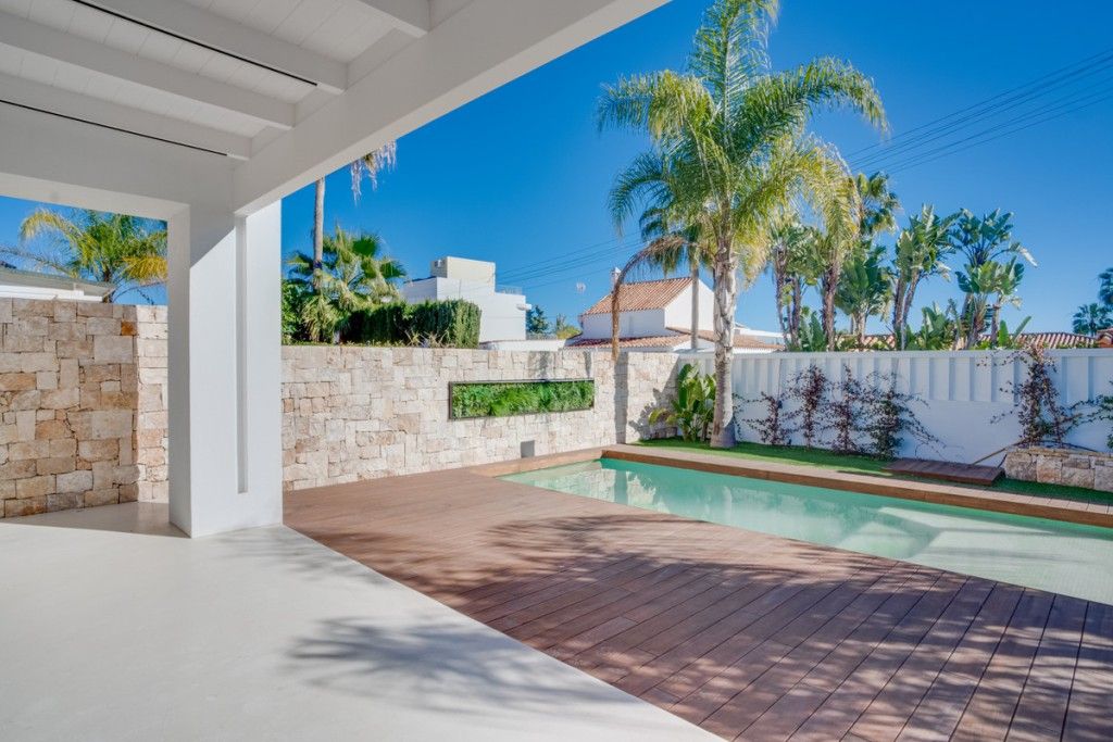 Property photo 1 of 20 Pool