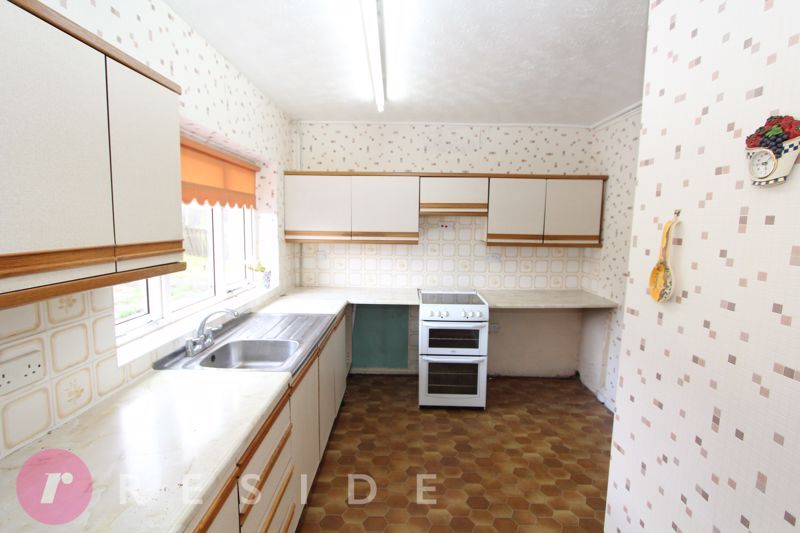 Property photo 3 of 14 Kitchen