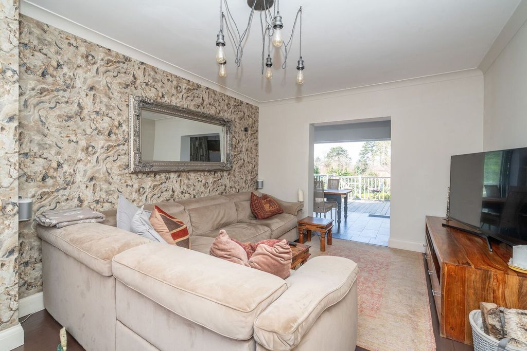 Property photo 2 of 32