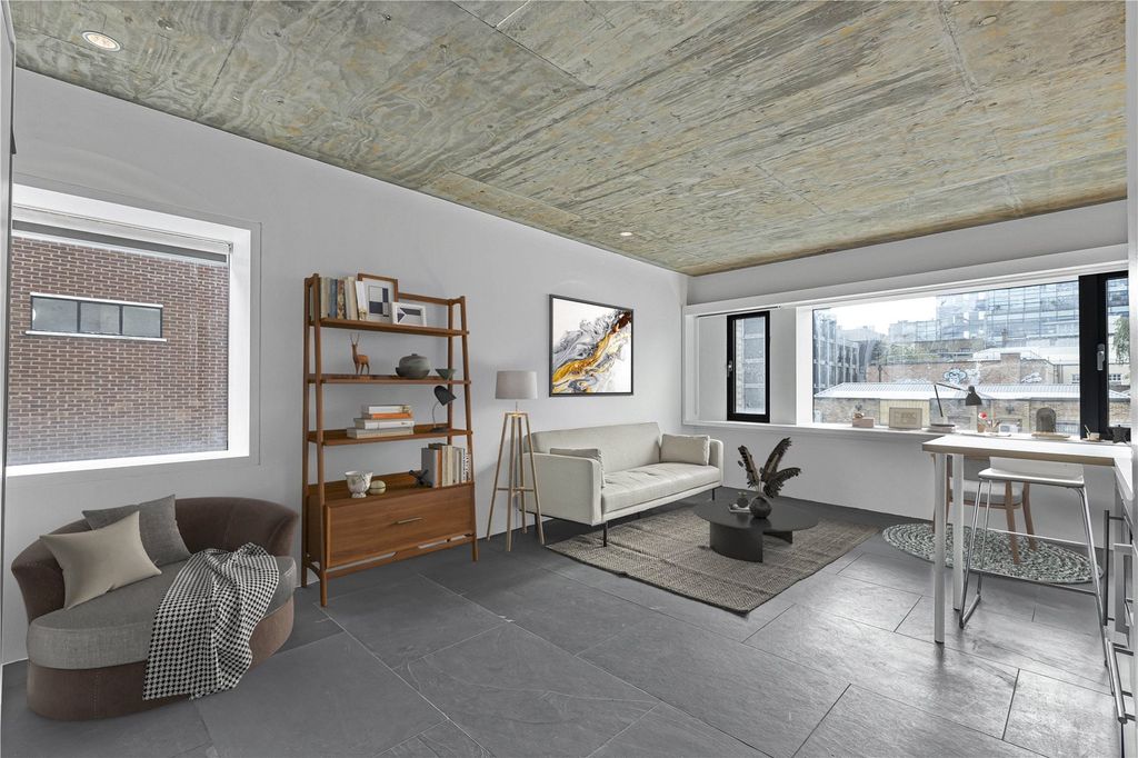 Property photo 1 of 18 Studio