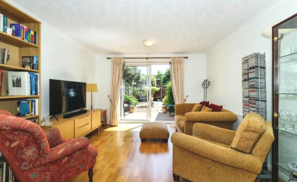 Property photo 1 of 8