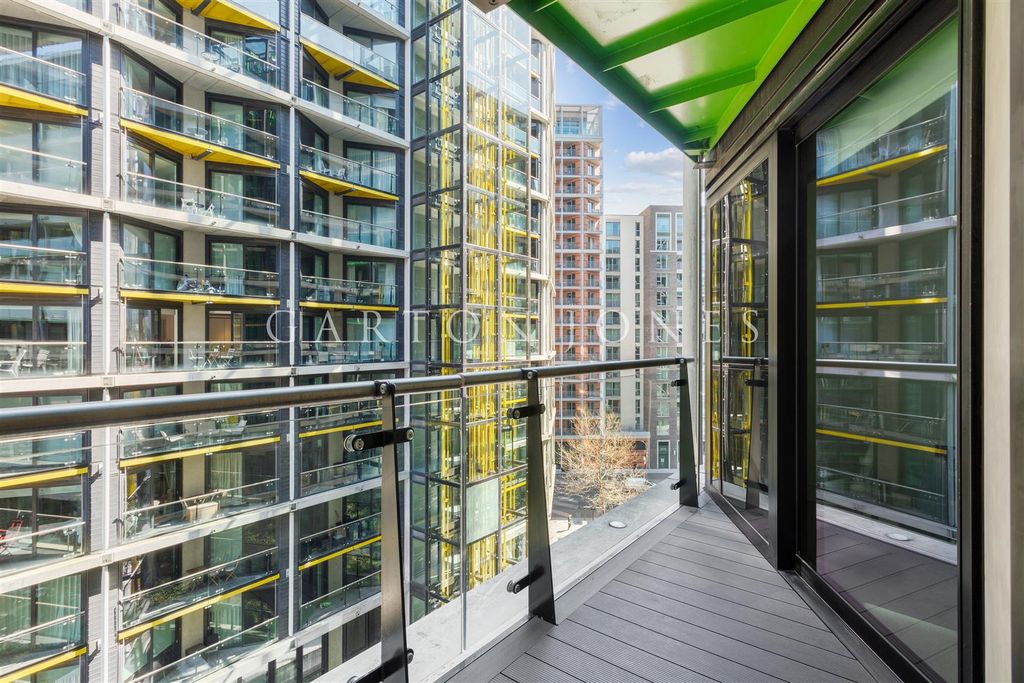 Property photo 3 of 19 Balcony