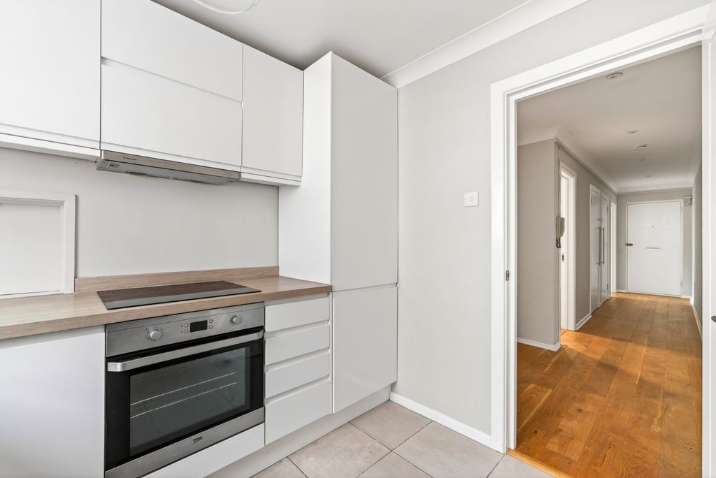Property photo 2 of 18 5009811