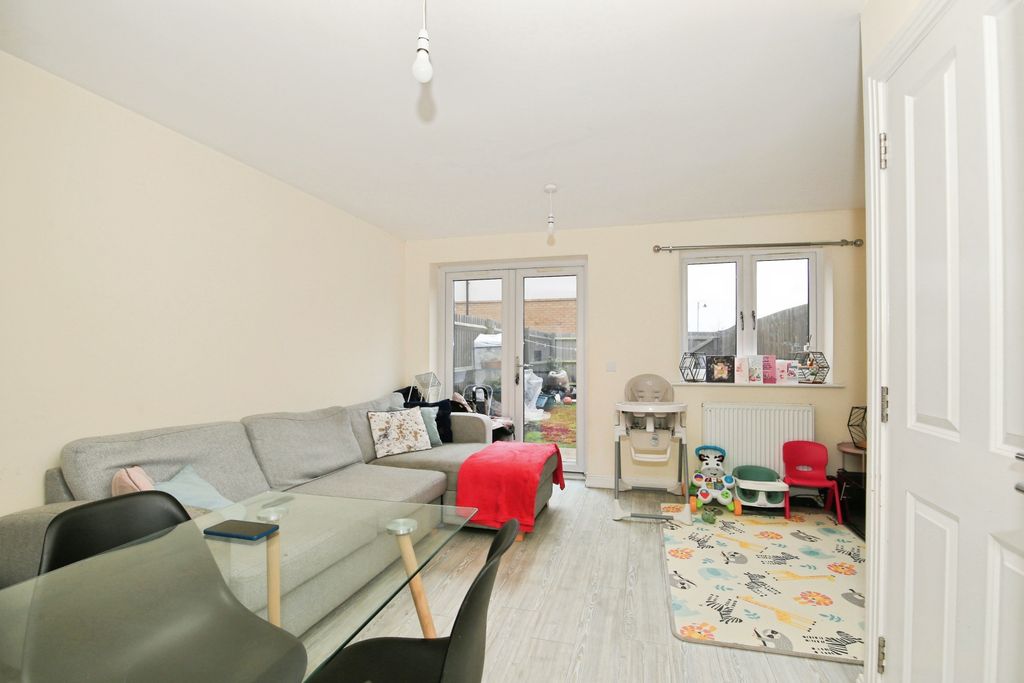 Property photo 2 of 14 Img_2837