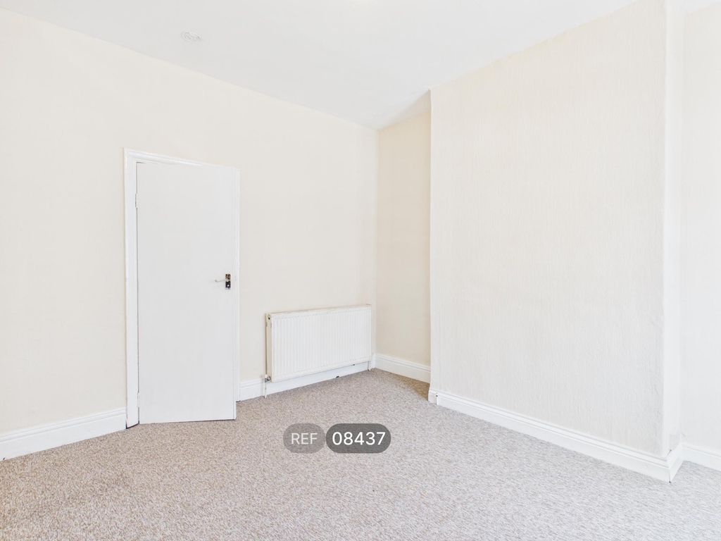 Property photo 3 of 22 Living Room