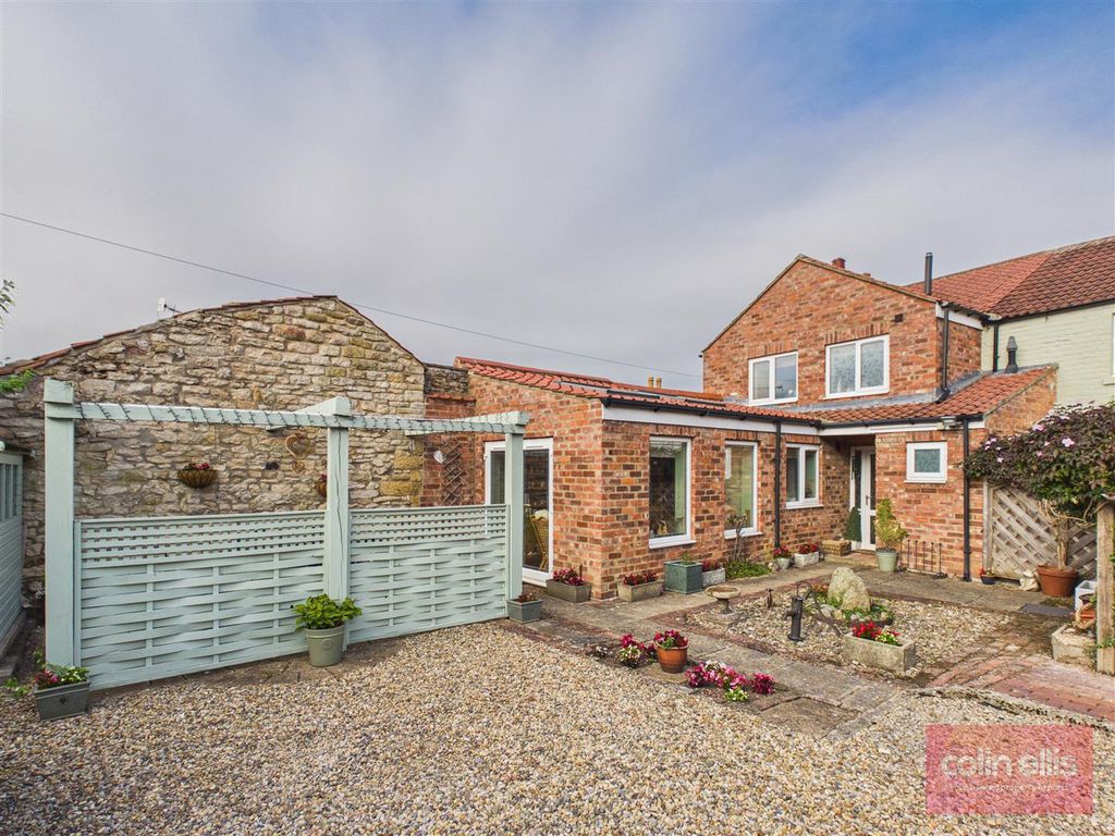 Property photo 1 of 36 Cam05075G0-Pr0415-Still023.Jpg
