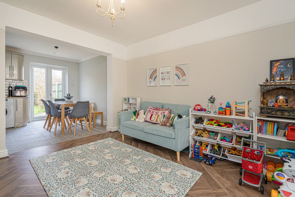 Property photo 3 of 24