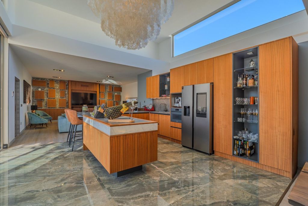 Property photo 2 of 50