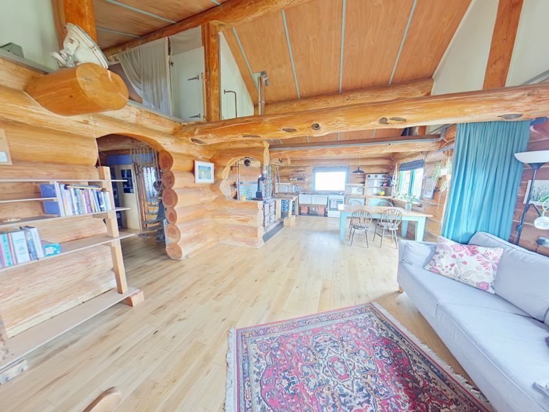 Property photo 3 of 17 Photo 8