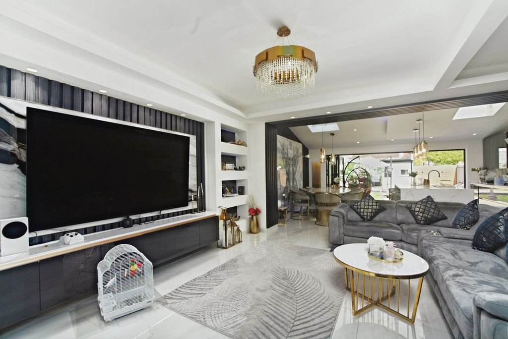 Property photo 3 of 29 Pbox-Img.Jpg