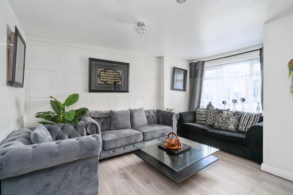Property photo 2 of 14 37 Rock Road-2_Lo.Jpg