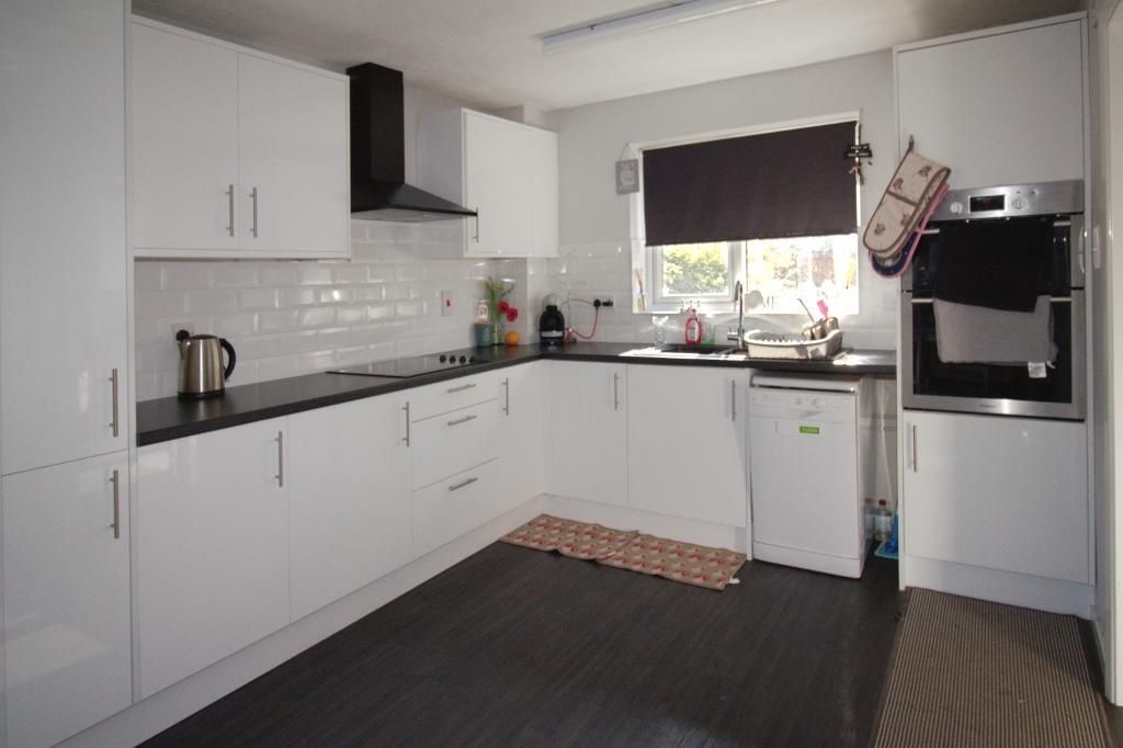 Property photo 2 of 14 Kitchen Area