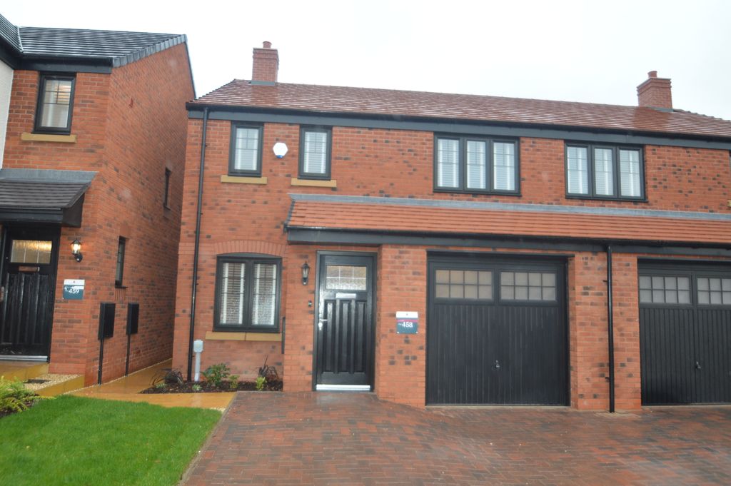 Property photo 1 of 11 Frontage