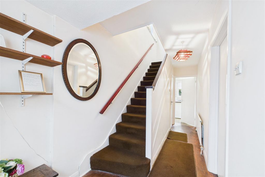 Property photo 2 of 17 Cam01894G0-Pr0245-Still006.Jpg