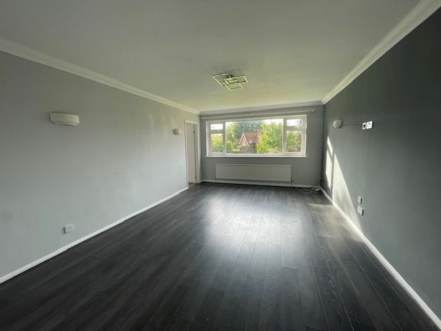 Property photo 3 of 10 Living Room