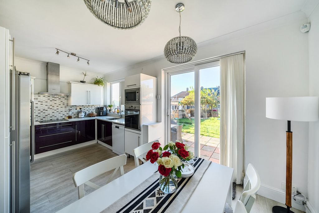 Property photo 2 of 19 Kitchen