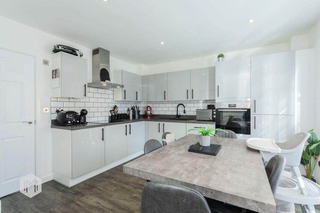 Property photo 2 of 20 Picture No. 33