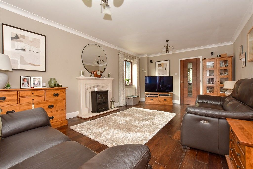 Property photo 3 of 15 Lounge