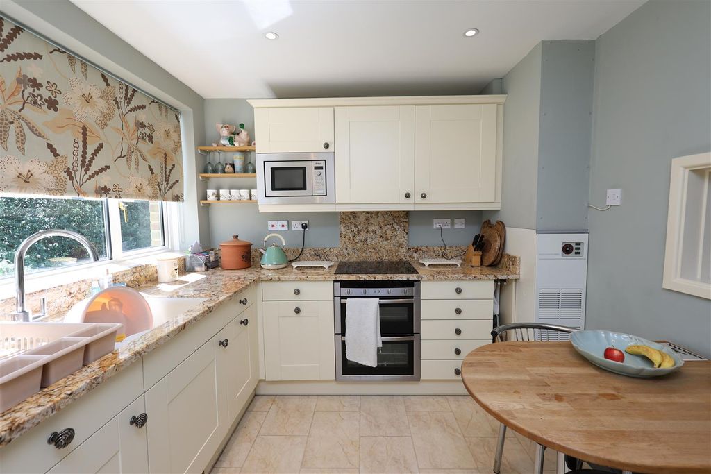 Property photo 2 of 28 Kitchen