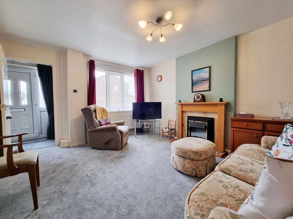 Property photo 2 of 10 Lounge: