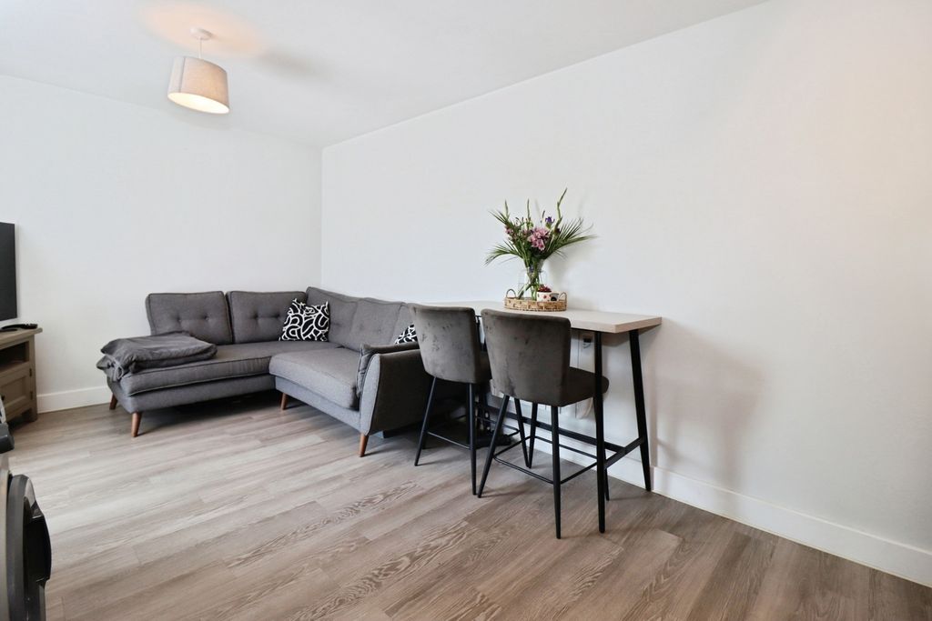 Property photo 3 of 14 Pbox-Img.Jpg