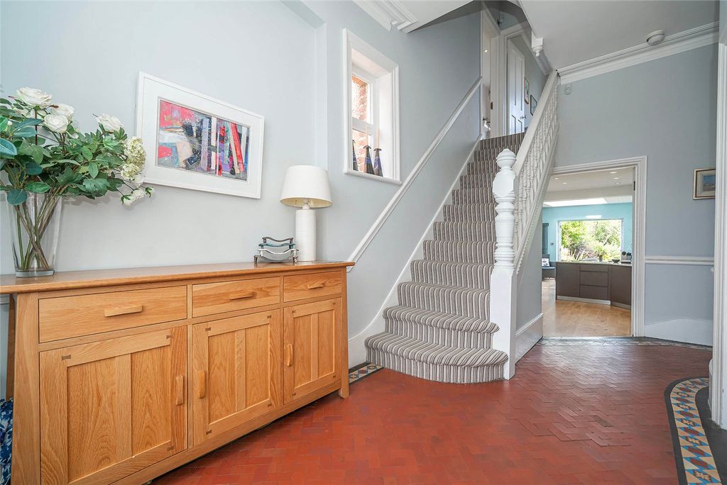 Property photo 3 of 28 Entrance Hall B