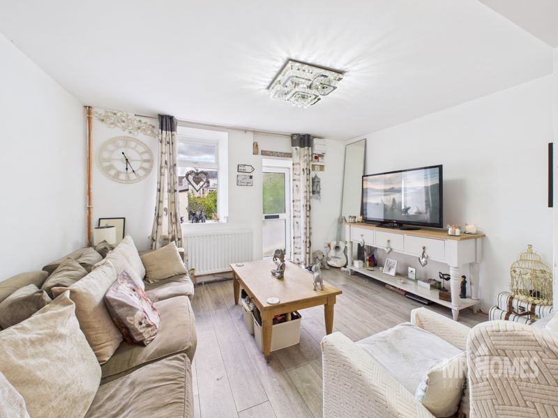 Property photo 1 of 19 Photo 10