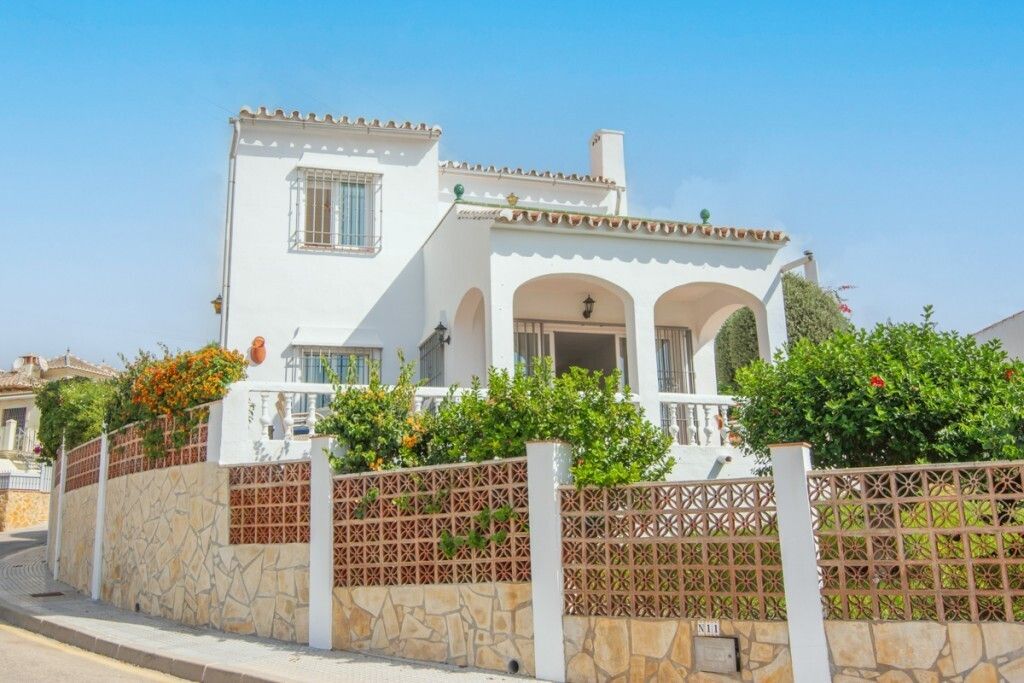 Property photo 1 of 10 House
