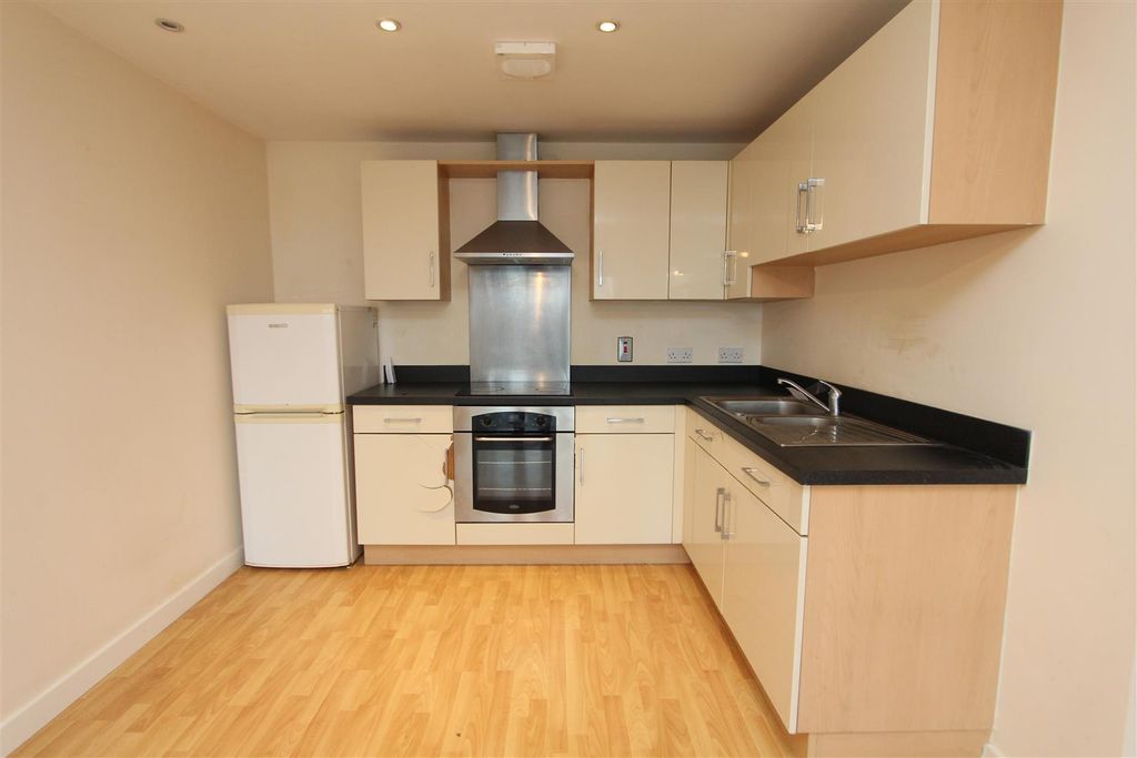 Property photo 3 of 8 Kitchen.Jpg