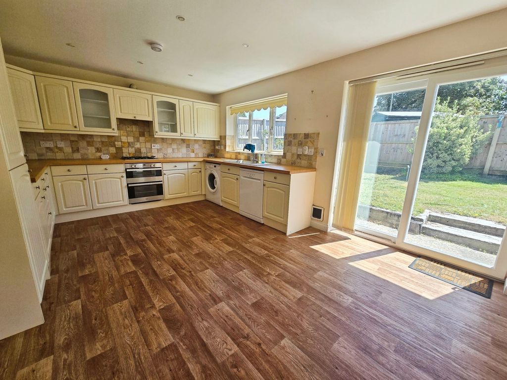 Property photo 3 of 18 Kitchen/Dining
