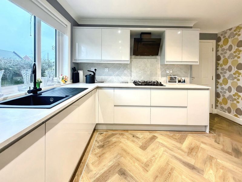 Property photo 3 of 13 Photo 6