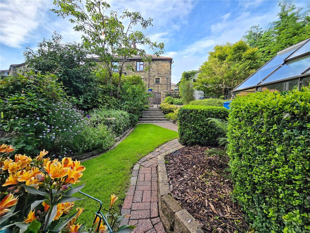 Property photo 1 of 23 Landscaped Gardens