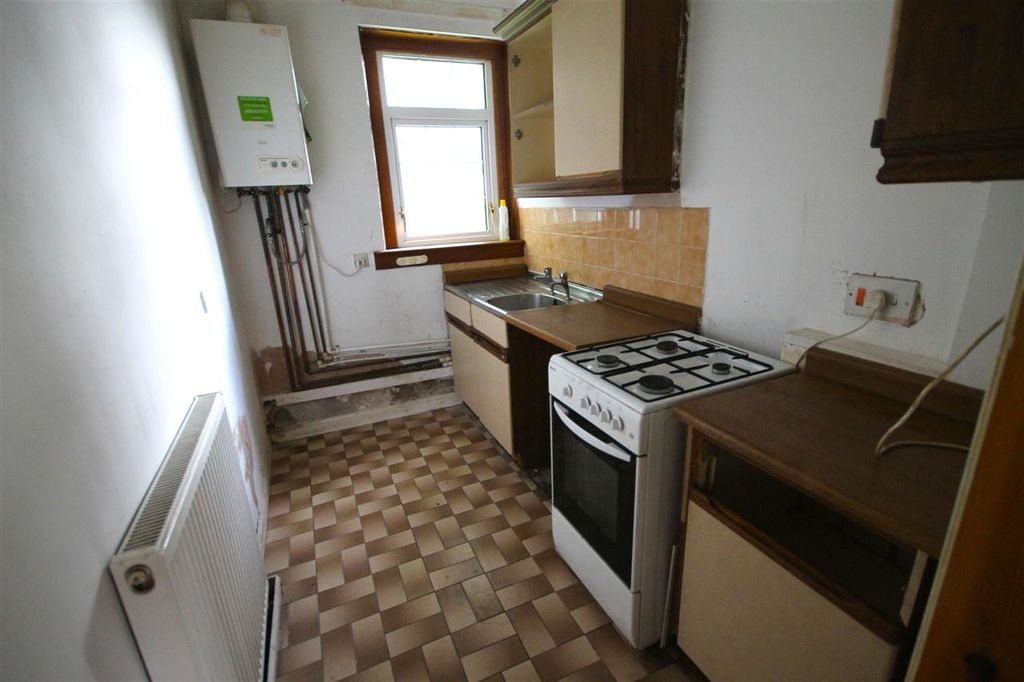 Property photo 3 of 6 Kitchen