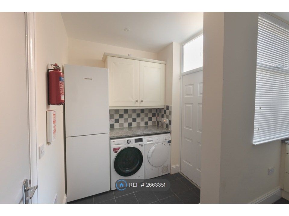 Property photo 3 of 28