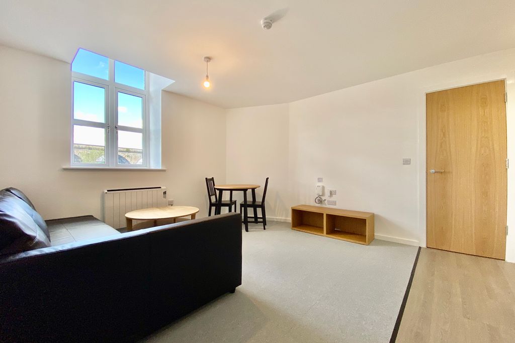 Property photo 3 of 11 Photo 02