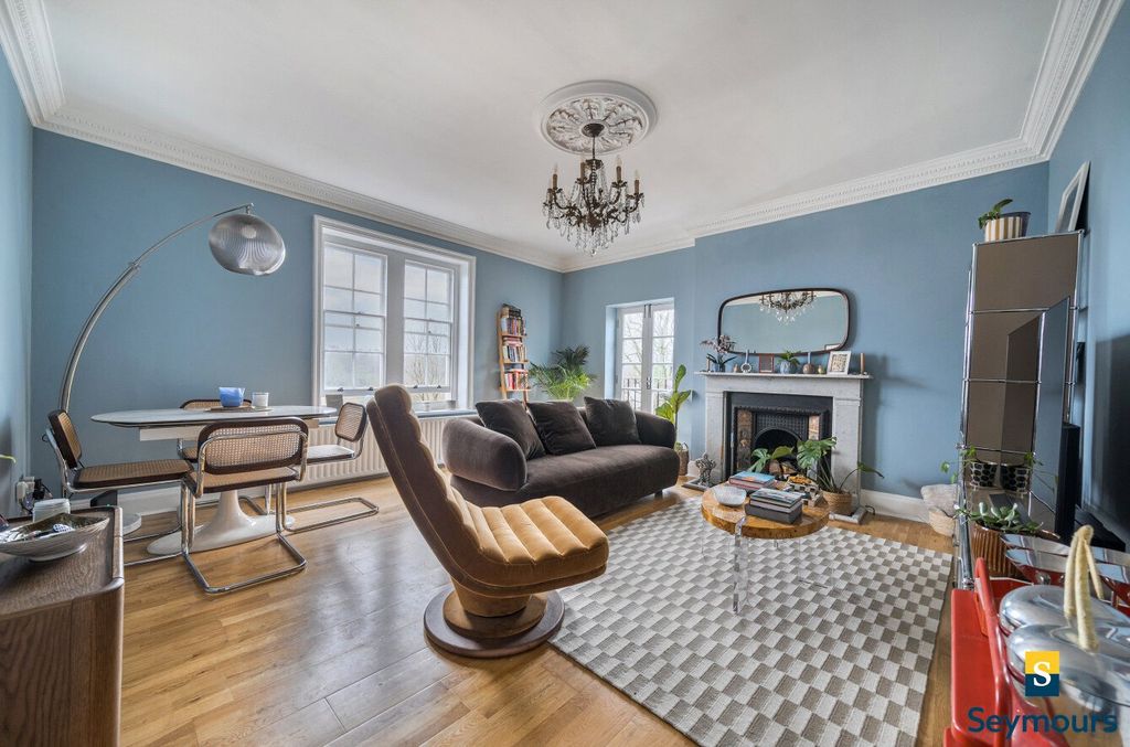 Property photo 2 of 23 Living/Dining