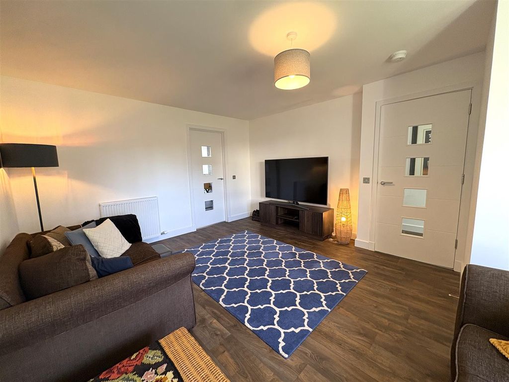 Property photo 3 of 26 Lounge