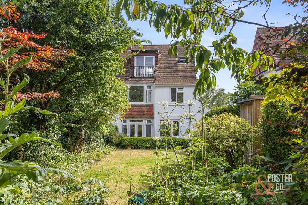 Property photo 3 of 25 Redhill Drive 21-005.Jpg