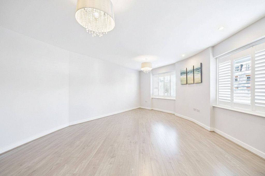 Property photo 2 of 11 Picture No. 37