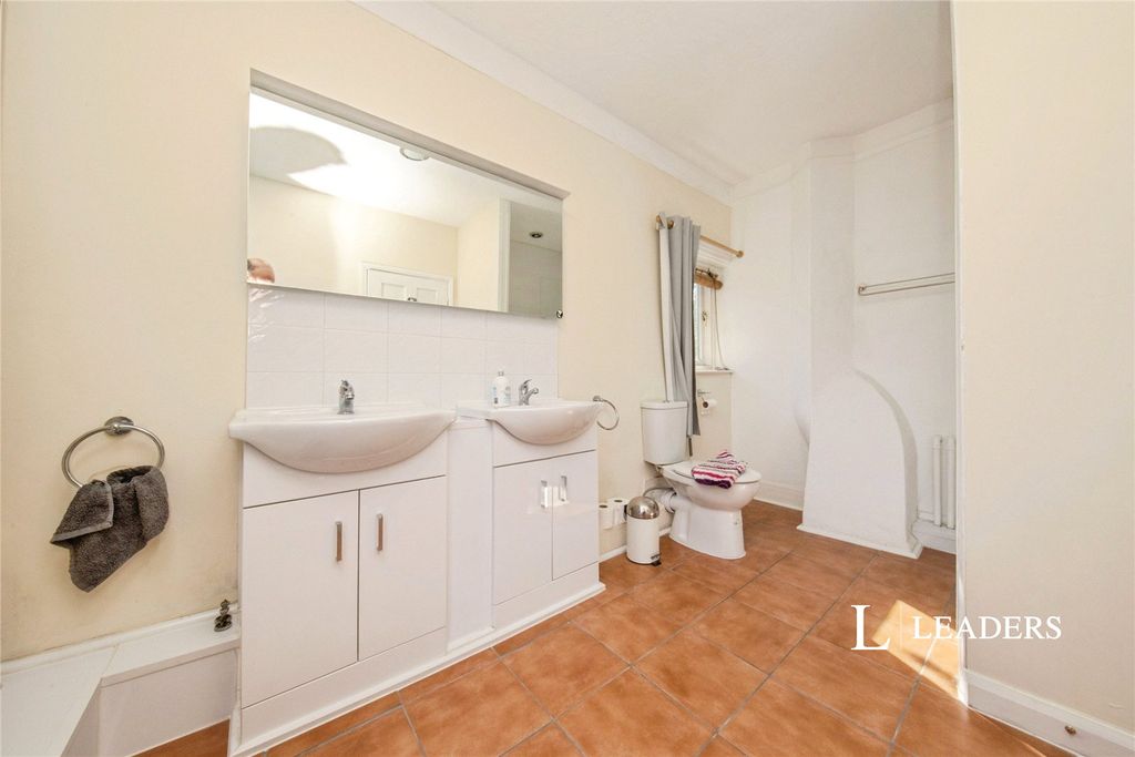 Property photo 2 of 15 Picture No. 18