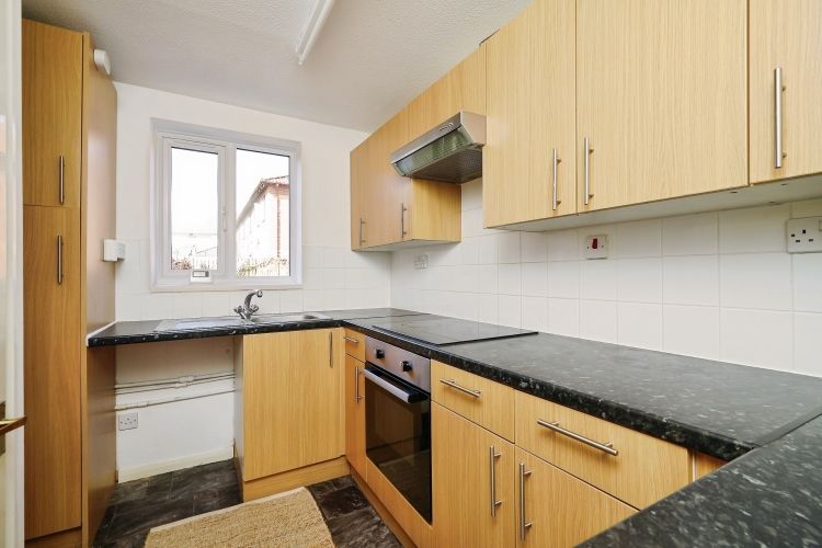 Property photo 2 of 9 17Acorncloseox263...