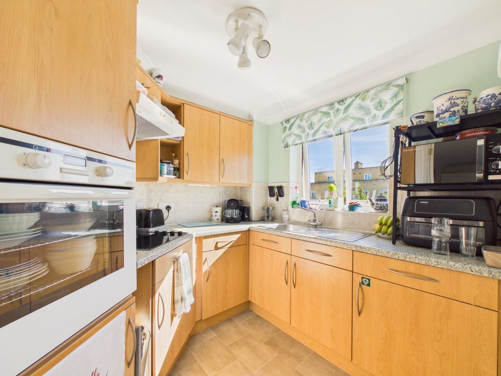 Property photo 3 of 12 Kitchen