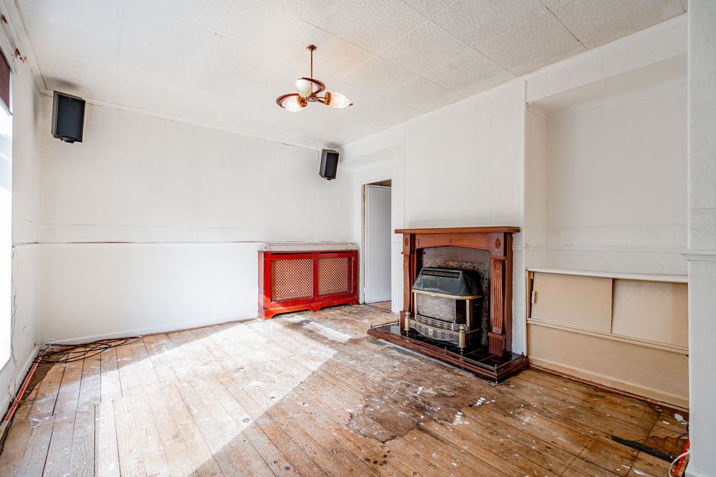 Property photo 3 of 18