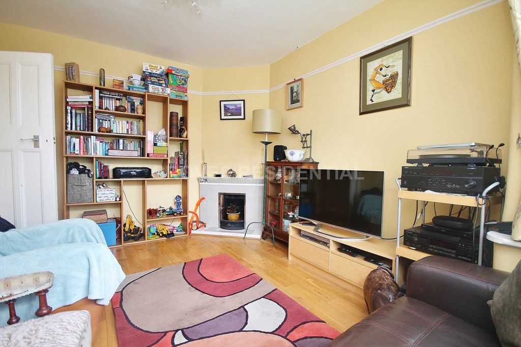 Property photo 3 of 15