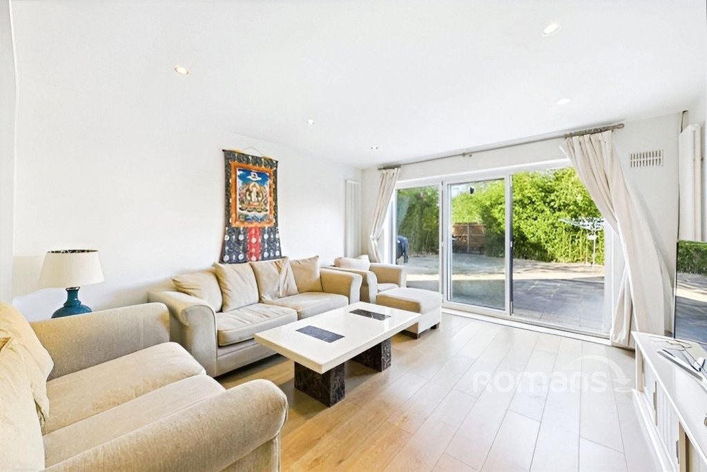 Property photo 2 of 14 Picture No. 17