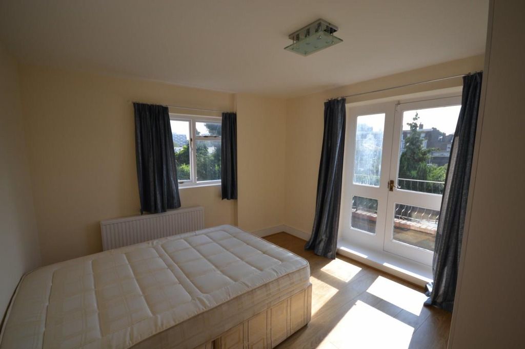 Property photo 3 of 4