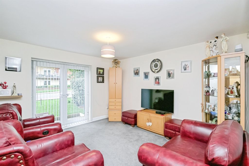 Property photo 2 of 21